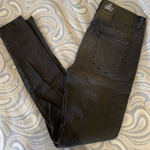 BEE INSPIRED LUCA SKINNY STRETCH JEANS - DISTRESSED JET BLACK, 32R. Runs tight